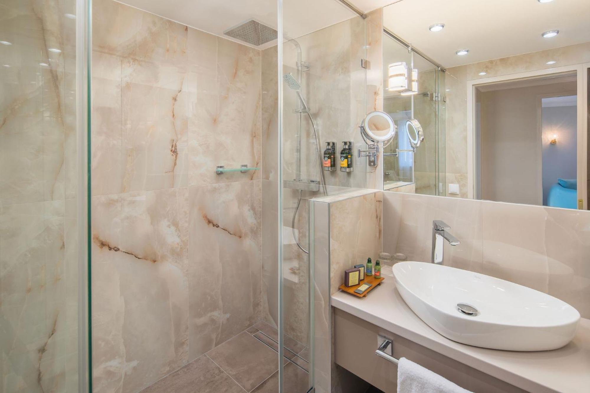 Lotus Therme & Hotel 5*